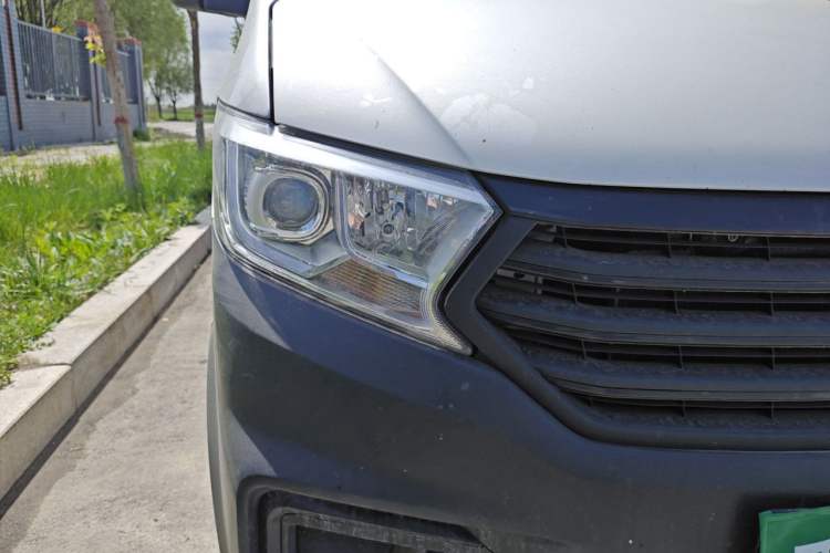 Used CHANGAN KUAYUE Xing V3 2022 1.5L Gasoline Enjoyment Model 5-Seat Passenger Vehicle JL473QH Right Front Headlight