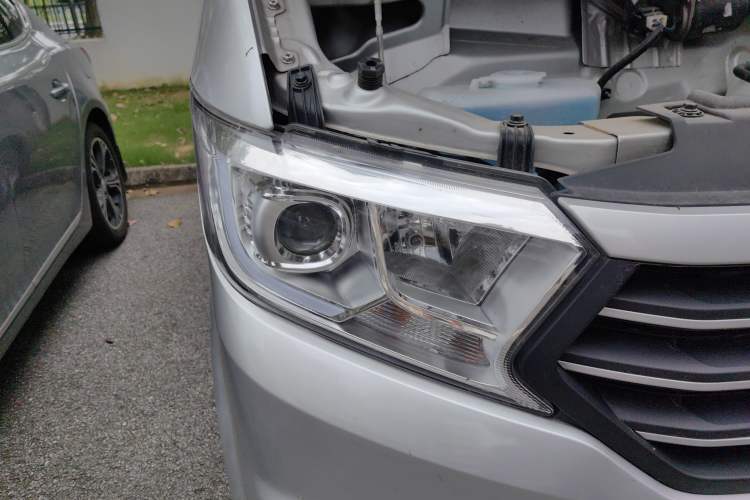 Used CHANGAN KUAYUE Xing V3 2022 1.5L Gasoline Standard Model 6-Seater Passenger Vehicle JL473QH Right Front Headlight
