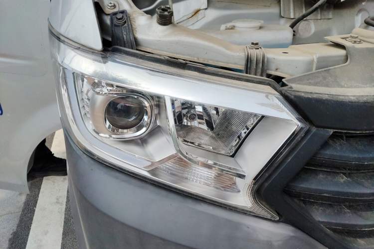 Used CHANGAN KUAYUE Xing V3 2022 1.5L Gasoline Enjoyment Model 5-Seat Passenger Vehicle JL473QH Right Front Headlight