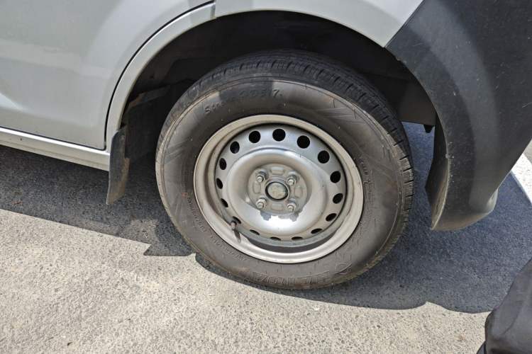 Used CHANGAN KUAYUE Xing V3 2022 1.5L Gasoline Enjoyment Model 5-Seat Passenger Vehicle JL473QH Right Front Wheel Hub
