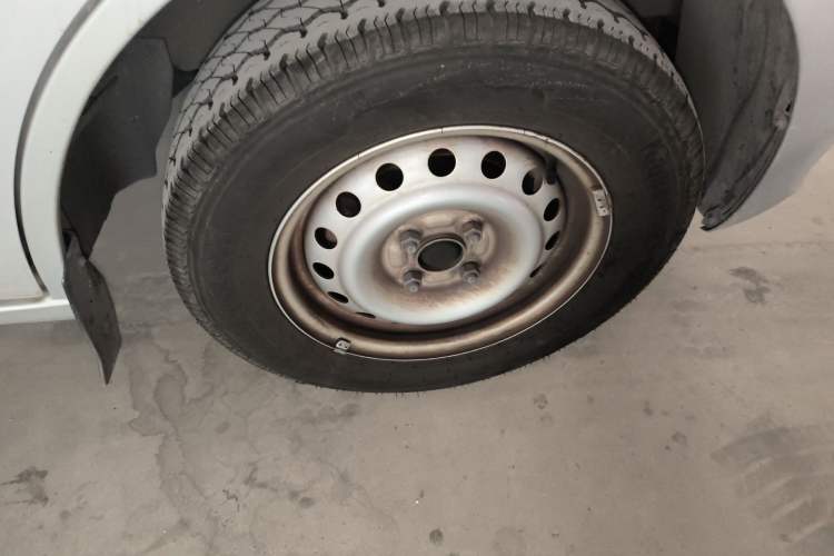 Used CHANGAN KUAYUE Xing V3 2022 1.5L Gasoline Luxury 5-Seater Minivan JL473QH Right Front Wheel Hub