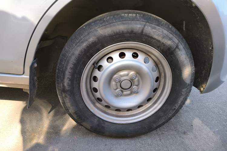 Used CHANGAN KUAYUE Xing V3 2022 1.5L Gasoline Standard Model 6-Seater Passenger Vehicle JL473QH Right Front Wheel Hub