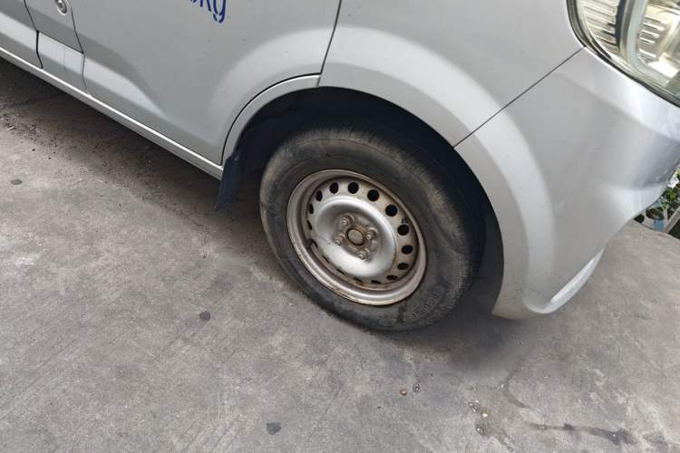 Used CHANGAN KUAYUE Xing V3 2022 1.5L Gasoline Comfort Edition 5-Seater Minivan JL473QH Right Front Wheel Hub