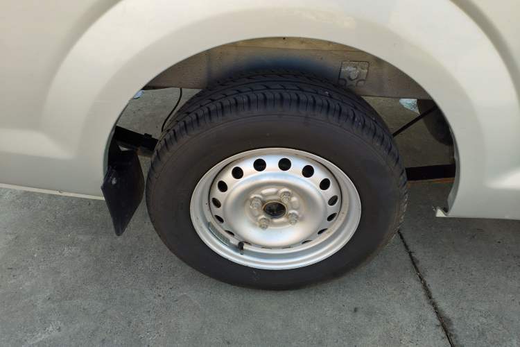 Used CHANGAN KUAYUE Xing V3 2022 1.5L Gasoline Standard-Grade 5-Seater Passenger Vehicle JL473QH Right Rear Wheel Hub