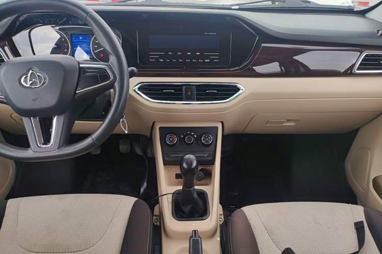 Used CHANGAN KUAYUE Xing V3 2022 1.5L Gasoline Comfort-Grade 5-Seater Minivan JL473QH Audio And AC Panel