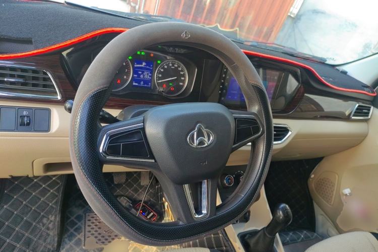 Used CHANGAN KUAYUE Xing V3 2022 1.5L Gasoline Comfort-Grade 2-Seat Van JL473QH Center Console