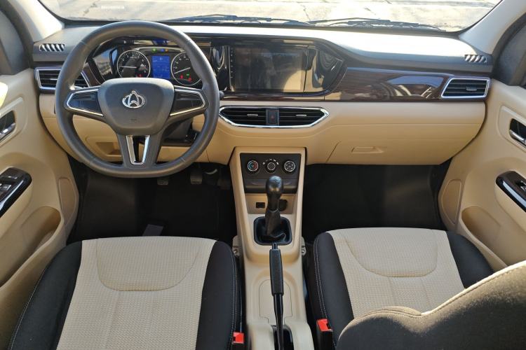 Used CHANGAN KUAYUE Xing V3 2022 1.5L Gasoline Comfort-Grade 5-Seater Passenger Vehicle JL473QH Center Console