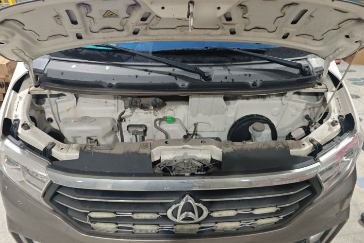 Used CHANGAN KUAYUE Xing V3 2022 1.5L Gasoline Comfort-Grade 5-Seater Passenger Vehicle JL473QH Engine Bay