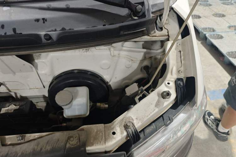 Used CHANGAN KUAYUE Xing V3 2022 1.5L Gasoline Comfort-Grade 5-Seater Passenger Vehicle JL473QH Engine Bay Left