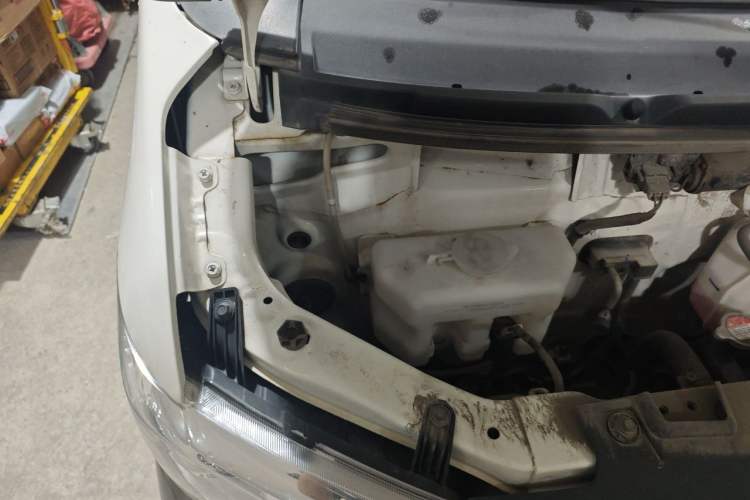 Used CHANGAN KUAYUE Xing V3 2022 1.5L Gasoline Comfort-Grade 5-Seater Passenger Vehicle JL473QH Engine Bay Right