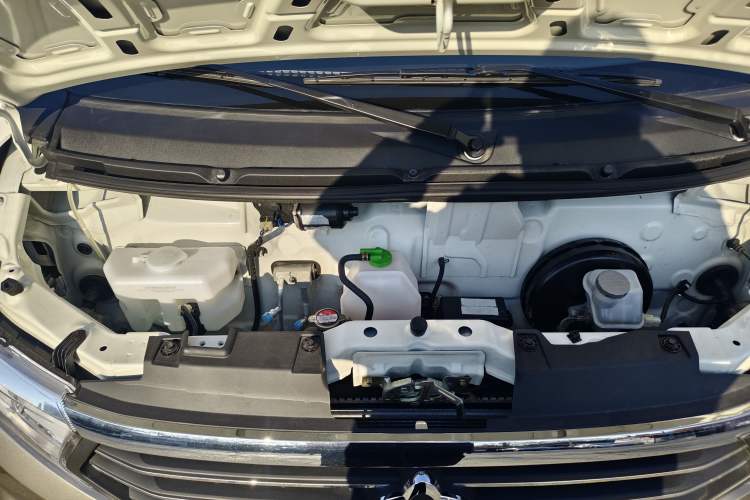 Used CHANGAN KUAYUE Xing V3 2022 1.5L Gasoline Comfort-Grade 5-Seater Passenger Vehicle JL473QH Engine Bay
