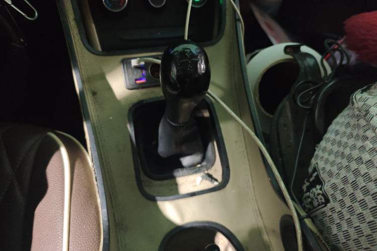 Used CHANGAN KUAYUE Xing V3 2022 1.5L Gasoline Comfort-Grade 5-Seater Passenger Vehicle JL473QH Gear Lever