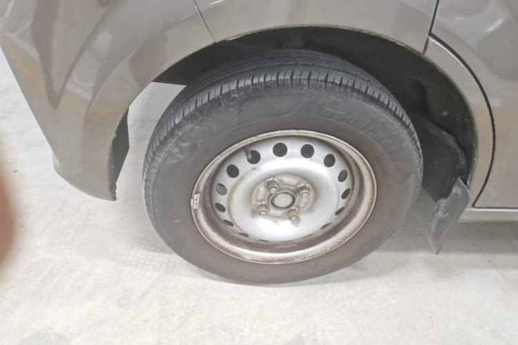 Used CHANGAN KUAYUE Xing V3 2022 1.5L Gasoline Comfort-Grade 2-Seat Van JL473QH Left Front Wheel Hub