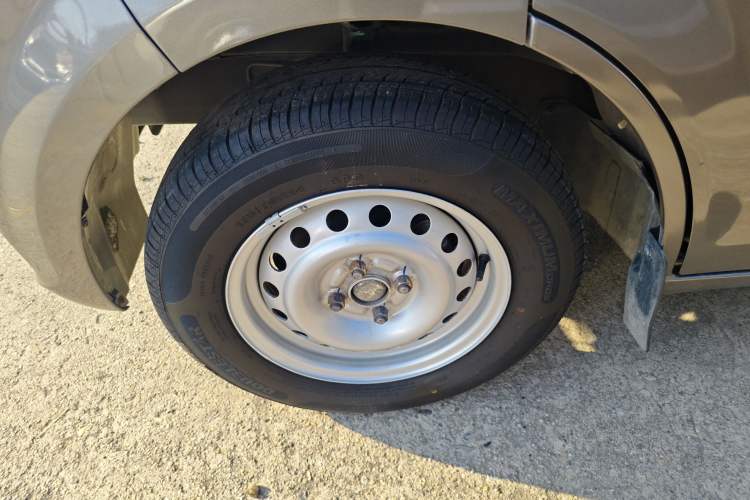 Used CHANGAN KUAYUE Xing V3 2022 1.5L Gasoline Comfort-Grade 5-Seater Passenger Vehicle JL473QH Left Front Wheel Hub
