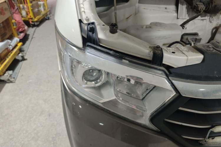 Used CHANGAN KUAYUE Xing V3 2022 1.5L Gasoline Comfort-Grade 5-Seater Passenger Vehicle JL473QH Right Front Headlight