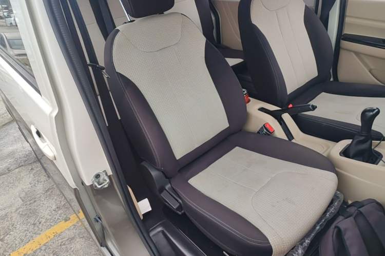 Used CHANGAN KUAYUE Xing V3 2022 1.5L Gasoline Comfort-Grade 5-Seater Minivan JL473QH Right Front Seat