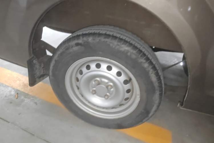 Used CHANGAN KUAYUE Xing V3 2022 1.5L Gasoline Comfort-Grade 2-Seat Van JL473QH Right Rear Wheel Hub