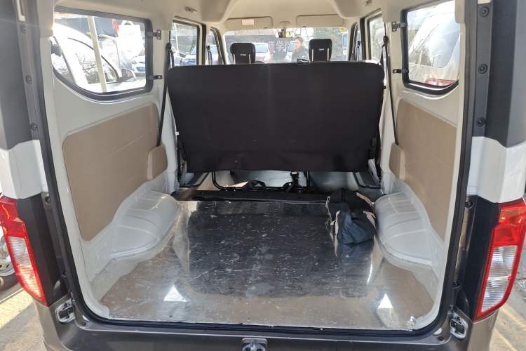 Used CHANGAN KUAYUE Xing V3 2022 1.5L Gasoline Comfort-Grade 5-Seater Passenger Vehicle JL473QH Trunk