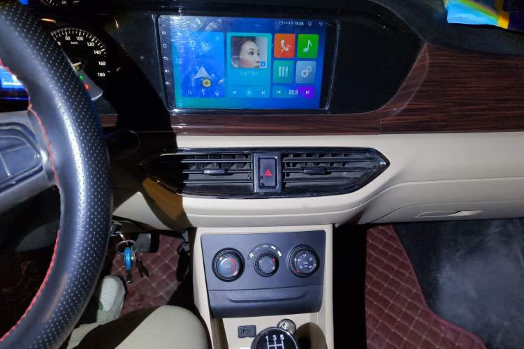 Used CHANGAN KUAYUE Xing V3 2023 1.5L Gasoline Comfort-Grade 6-Seater Passenger Vehicle Audio And AC Panel