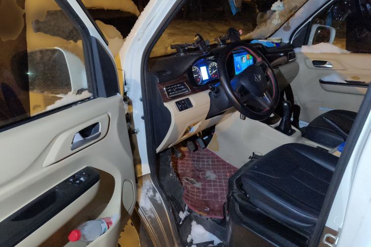 Used CHANGAN KUAYUE Xing V3 2023 1.5L Gasoline Comfort-Grade 6-Seater Passenger Vehicle Driver Seat