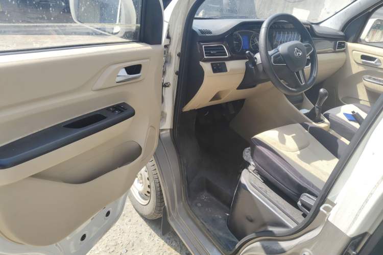 Used CHANGAN KUAYUE Xing V3 2023 1.5L Gasoline Comfort-Grade 5-Seater Passenger Vehicle Driver Seat