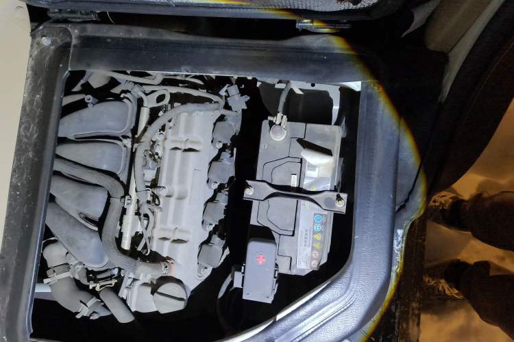 Used CHANGAN KUAYUE Xing V3 2023 1.5L Gasoline Comfort-Grade 6-Seater Passenger Vehicle Engine Bay Left