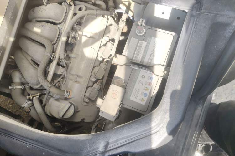 Used CHANGAN KUAYUE Xing V3 2023 1.5L Gasoline Comfort-Grade 5-Seater Passenger Vehicle Engine Bay Left