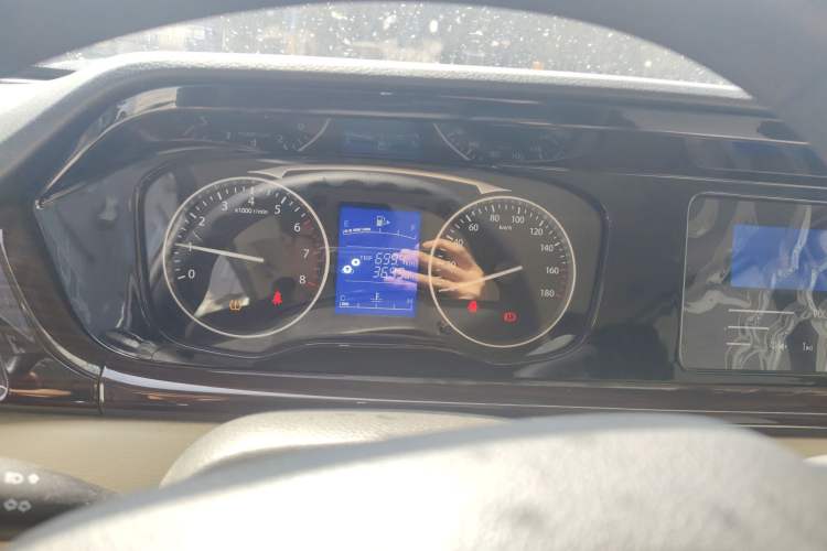 Used CHANGAN KUAYUE Xing V3 2023 1.5L Gasoline Comfort-Grade 5-Seater Passenger Vehicle Instrument Cluster