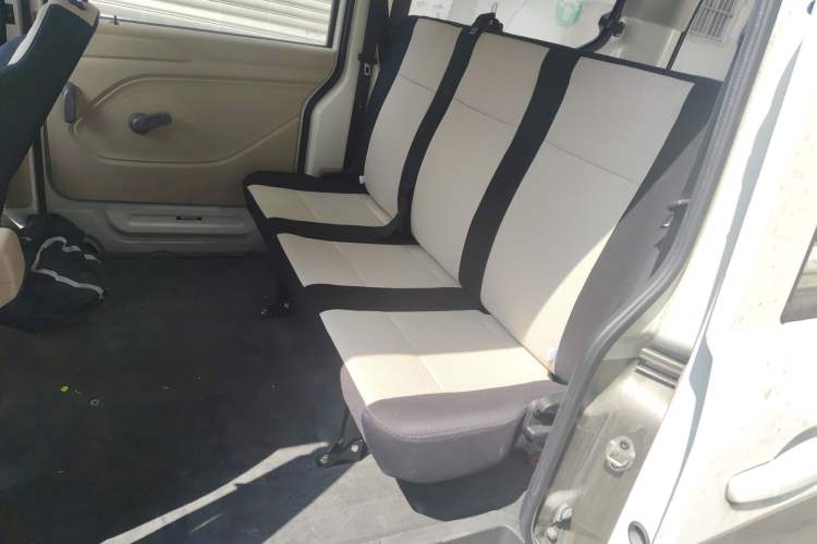 Used CHANGAN KUAYUE Xing V3 2023 1.5L Gasoline Comfort-Grade 5-Seater Passenger Vehicle Left Rear Seat