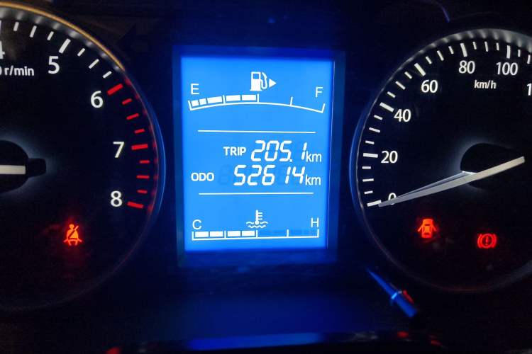 Used CHANGAN KUAYUE Xing V3 2023 1.5L Gasoline Comfort-Grade 6-Seater Passenger Vehicle Odometer Close Up