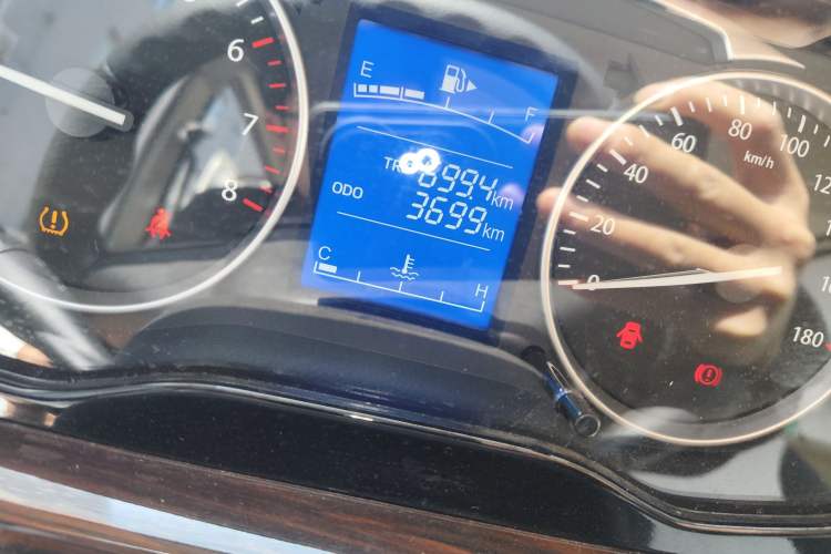 Used CHANGAN KUAYUE Xing V3 2023 1.5L Gasoline Comfort-Grade 5-Seater Passenger Vehicle Odometer Close Up