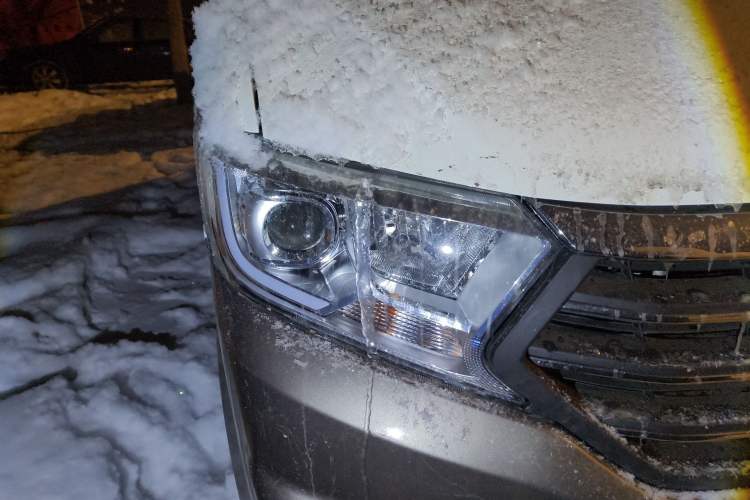 Used CHANGAN KUAYUE Xing V3 2023 1.5L Gasoline Comfort-Grade 6-Seater Passenger Vehicle Right Front Headlight