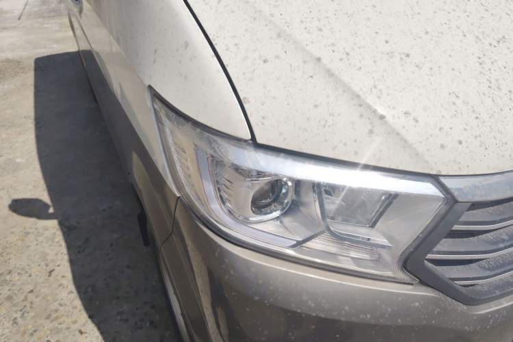 Used CHANGAN KUAYUE Xing V3 2023 1.5L Gasoline Comfort-Grade 5-Seater Passenger Vehicle Right Front Headlight