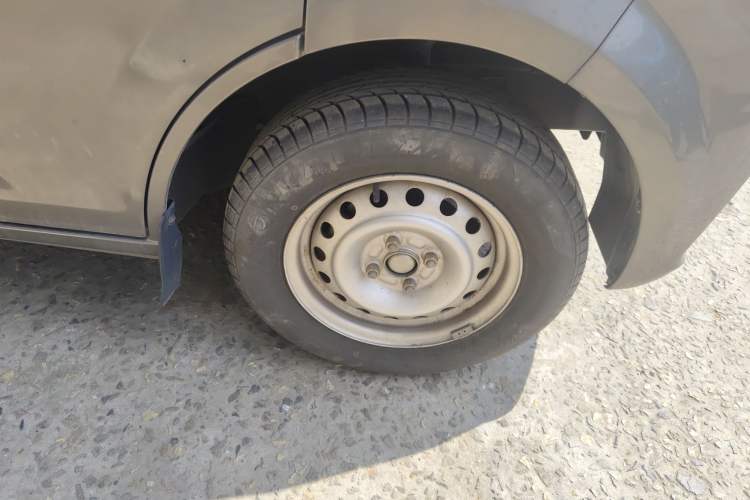 Used CHANGAN KUAYUE Xing V3 2023 1.5L Gasoline Comfort-Grade 5-Seater Passenger Vehicle Right Front Wheel Hub