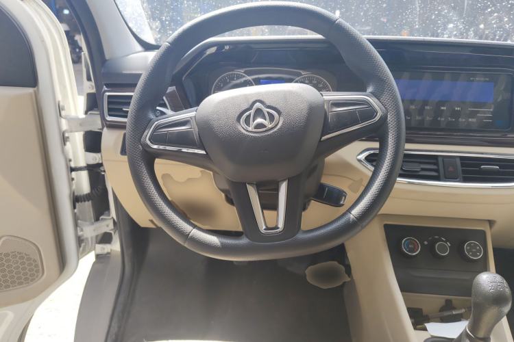 Used CHANGAN KUAYUE Xing V3 2023 1.5L Gasoline Comfort-Grade 5-Seater Passenger Vehicle Steering Wheel