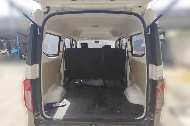 Used CHANGAN KUAYUE Xing V3 2023 1.5L Gasoline Comfort-Grade 5-Seater Passenger Vehicle Trunk