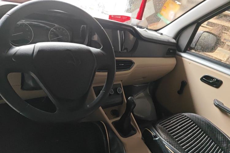 Used CHANGAN KUAYUE Xing V3 2023 1.3L Gasoline Standard Version 2-Seater Van Center Console