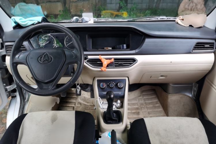 Used CHANGAN KUAYUE Xing V3 2023 1.3L Gasoline Comfort Edition 6-Seater Passenger Vehicle Center Console