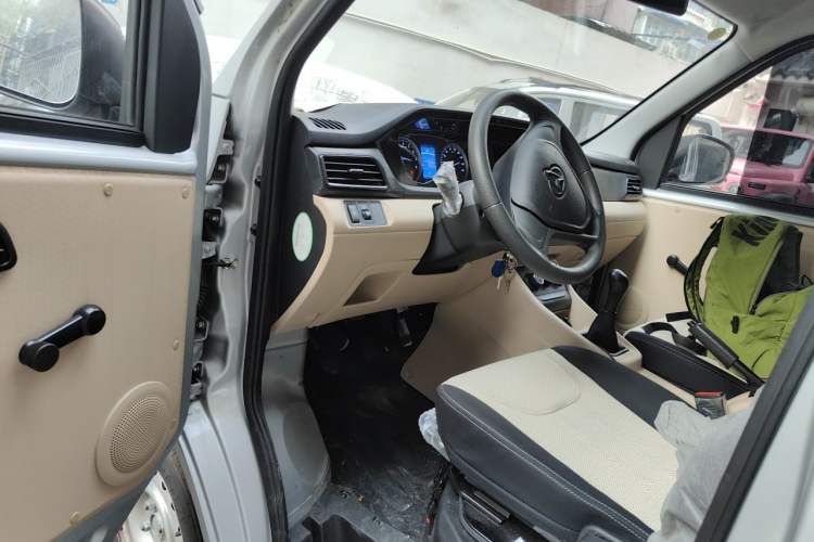 Used CHANGAN KUAYUE Xing V3 2023 1.3L Gasoline Comfort Model 5-Seater Passenger Vehicle Driver Seat