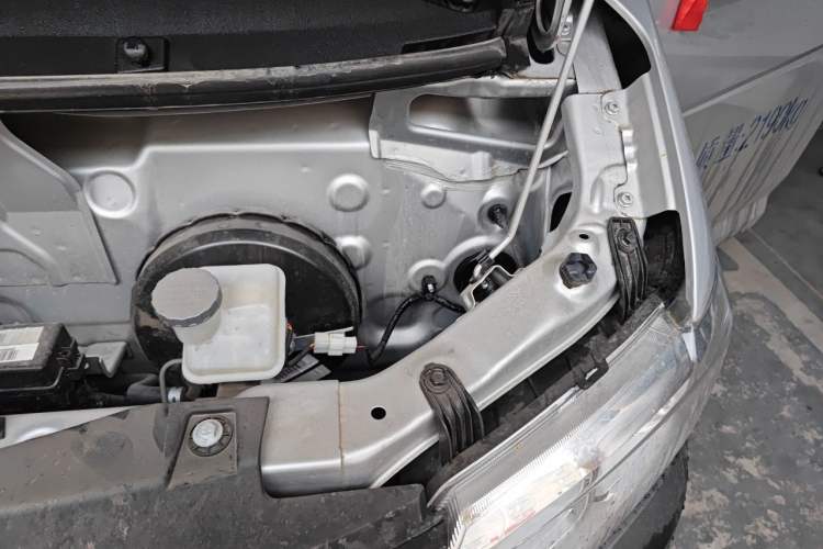 Used CHANGAN KUAYUE Xing V3 2023 1.3L Gasoline Standard Version 2-Seater Van Engine Bay Left