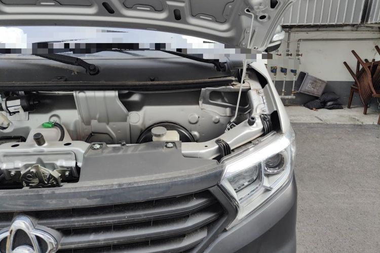 Used CHANGAN KUAYUE Xing V3 2023 1.3L Gasoline Comfort Model 5-Seater Passenger Vehicle Engine Bay Left