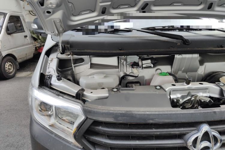 Used CHANGAN KUAYUE Xing V3 2023 1.3L Gasoline Comfort Model 5-Seater Passenger Vehicle Engine Bay Right