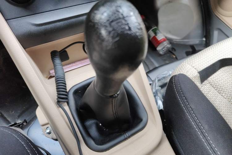 Used CHANGAN KUAYUE Xing V3 2023 1.3L Gasoline Comfort Model 5-Seater Passenger Vehicle Gear Lever
