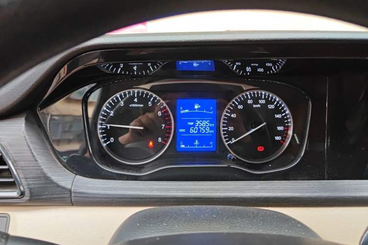 Used CHANGAN KUAYUE Xing V3 2023 1.3L Gasoline Comfort Model 5-Seater Passenger Vehicle Instrument Cluster