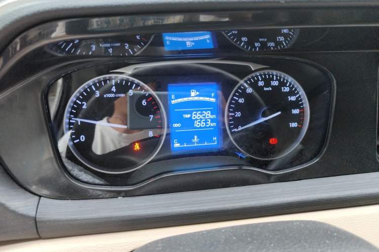 Used CHANGAN KUAYUE Xing V3 2023 1.3L Gasoline Comfort Model 5-Seater Passenger Vehicle Odometer Close Up