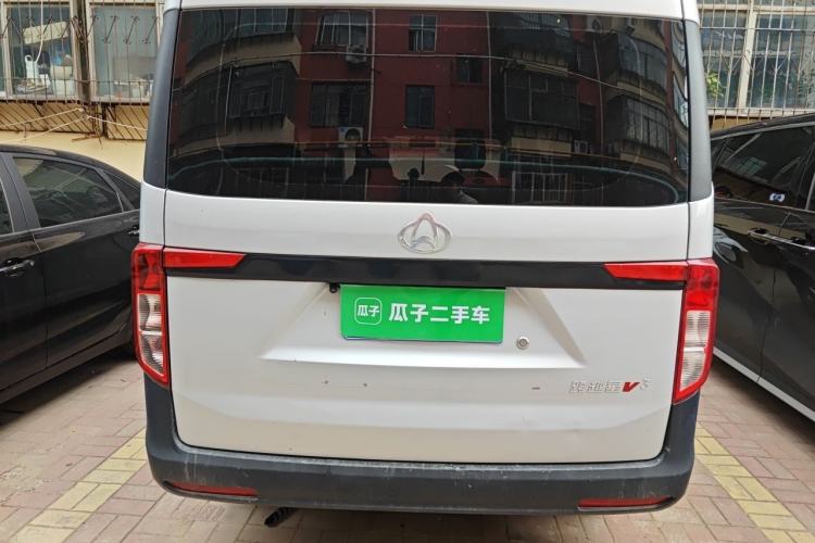 Used CHANGAN KUAYUE Xing V3 2023 1.3L Gasoline Comfort Model 5-Seater Passenger Vehicle Rear