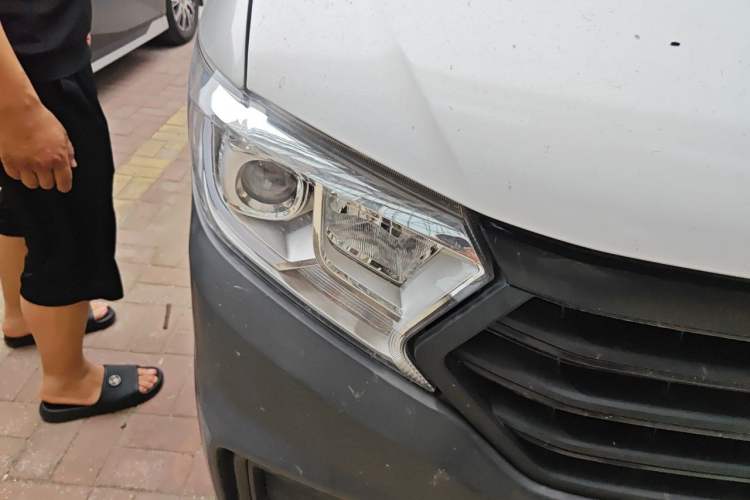 Used CHANGAN KUAYUE Xing V3 2023 1.3L Gasoline Comfort Model 5-Seater Passenger Vehicle Right Front Headlight