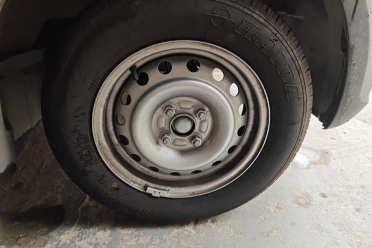 Used CHANGAN KUAYUE Xing V3 2023 1.3L Gasoline Standard Version 2-Seater Van Right Front Wheel Hub