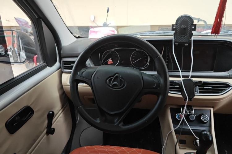 Used CHANGAN KUAYUE Xing V3 2023 1.3L Gasoline Comfort Model 5-Seater Passenger Vehicle Steering Wheel