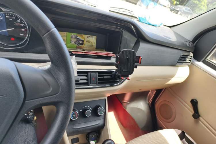 Used CHANGAN KUAYUE Xing V3 2023 1.3L Gasoline Standard Model 5-Seater Passenger Vehicle Audio And AC Panel